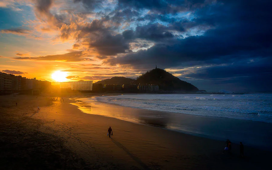 Sunsets on Zurriola beach - Donostia